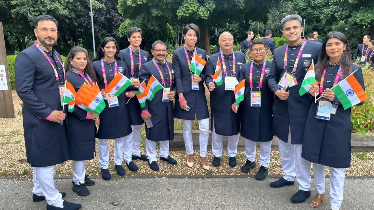 Lovlina Borgohain and India's boxing contingent pose for a photo ahead of the CWG 2022 opening ceremony. Picture Courtesy/ Twitter account of SAI