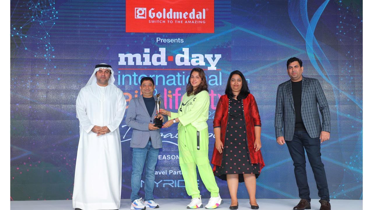 DRESSLINE won prestigious Mid-Day Int. Iconic Designer Wear for Women’s Clothing Award