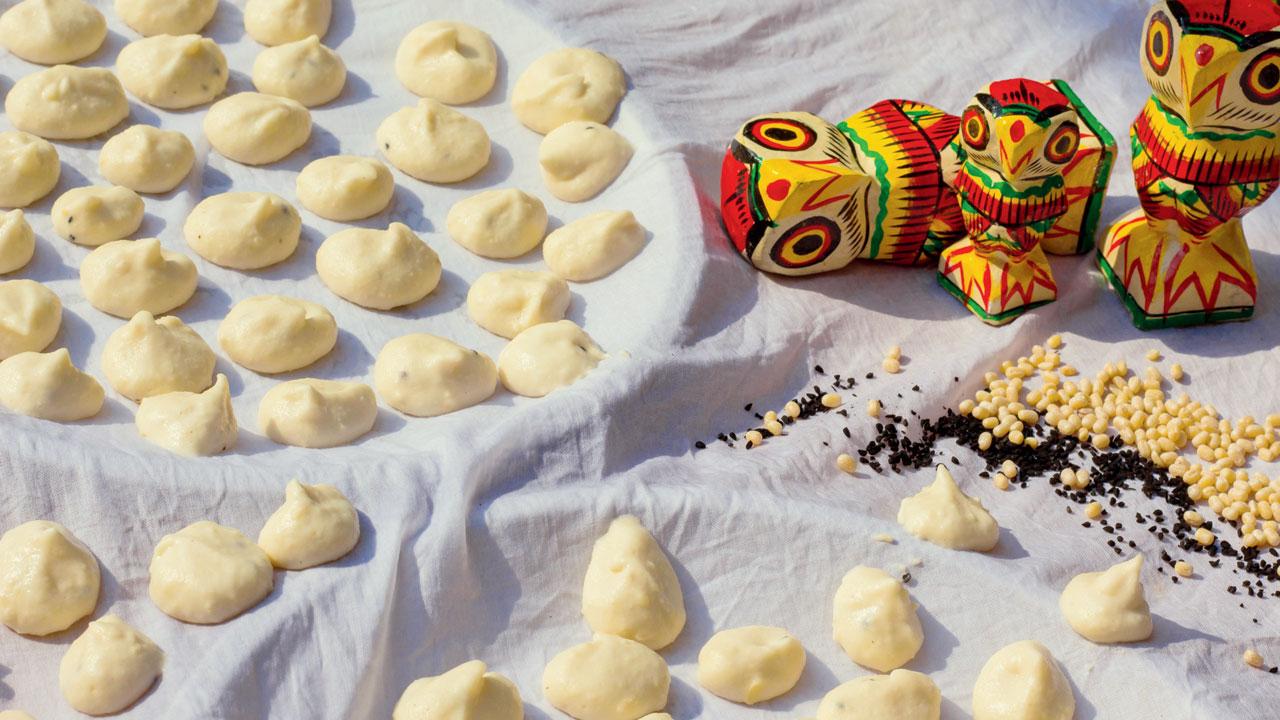 In Bengal, daler bori or dal dumplings are a unique way of preserving lentils. Usually made of urad dal, masoor or black gram, the soaked dal is ground and left to ferment before salt, kalonji and spices are added, shaped into mini dumplings and laid out in the sun to dry. The dried bori can be stored and used up to a year to up a meal’s protein count. The dry bori when fried makes for a tasty, crunchy snack. Pics/Sameer Markande