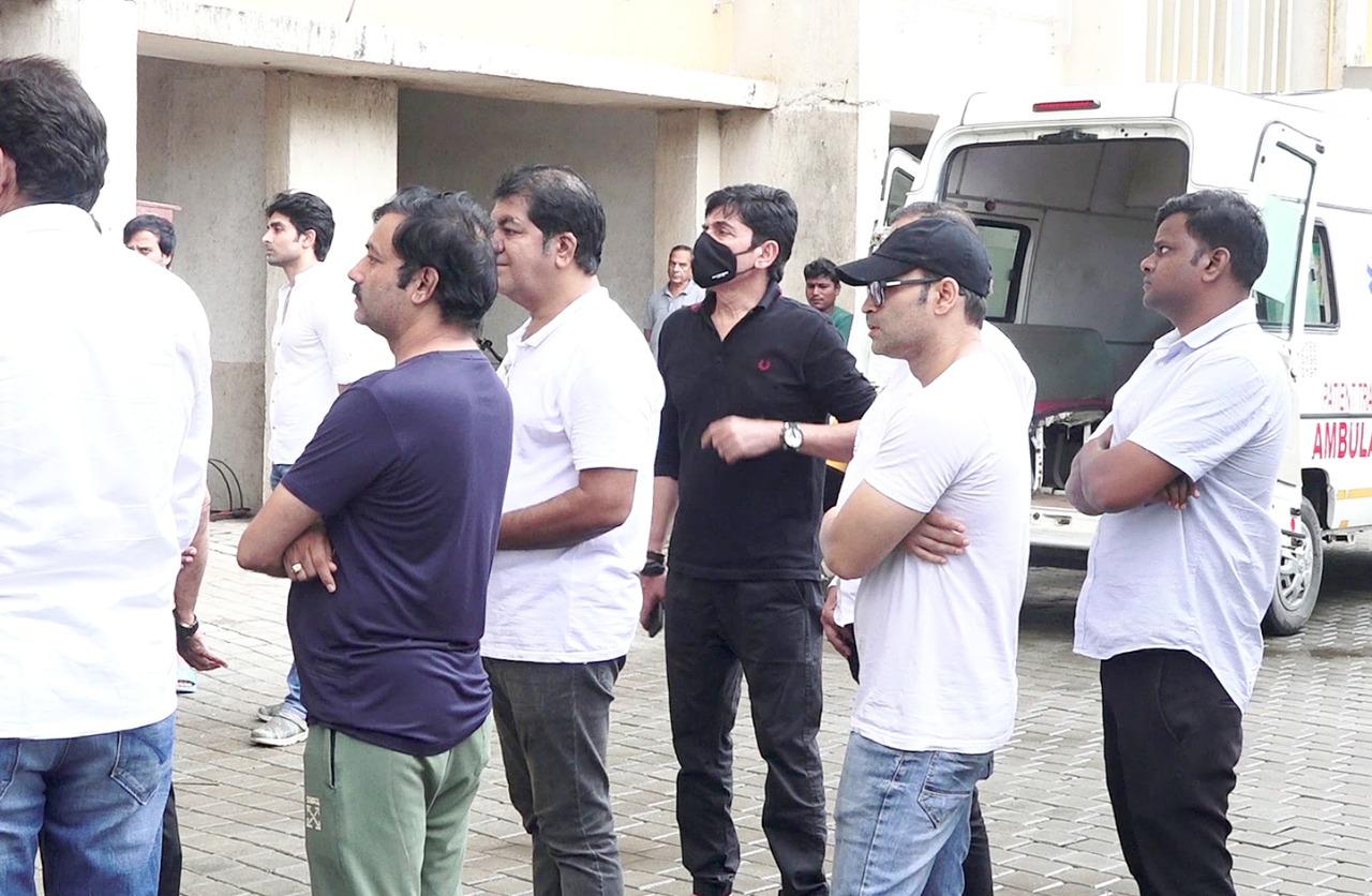 Producer Binaiferr Kohli also expresses grief: 