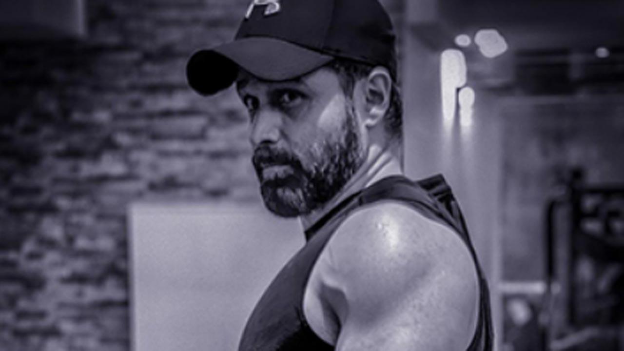 Emraan Hashmi flaunts his toned body in a transformation video