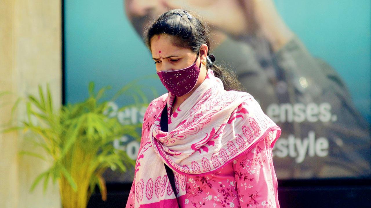 Mask and good hygiene practices are key to keeping swine flu at bay, say doctors. File pic/Atul Kamble
