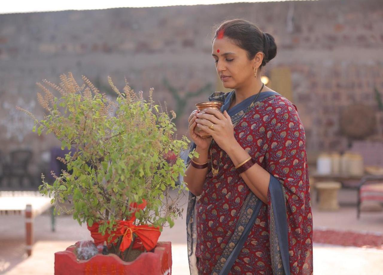'Maharani Season 2'
The teaser of season 2 of 'Maharani' was unveiled a week ago. Huma returns as Rani Bharti for the new season. In the teaser, she is seen in battle with her husband and predecessor Bheema Bharti (Sohum Shah). The show will be released later this year
