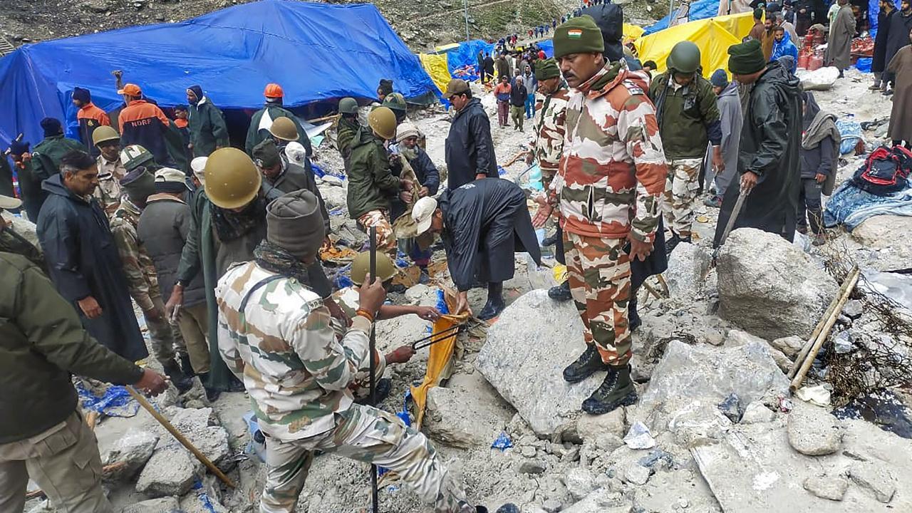 Over 6,000 pilgrims leave Jammu for Amarnath base camps