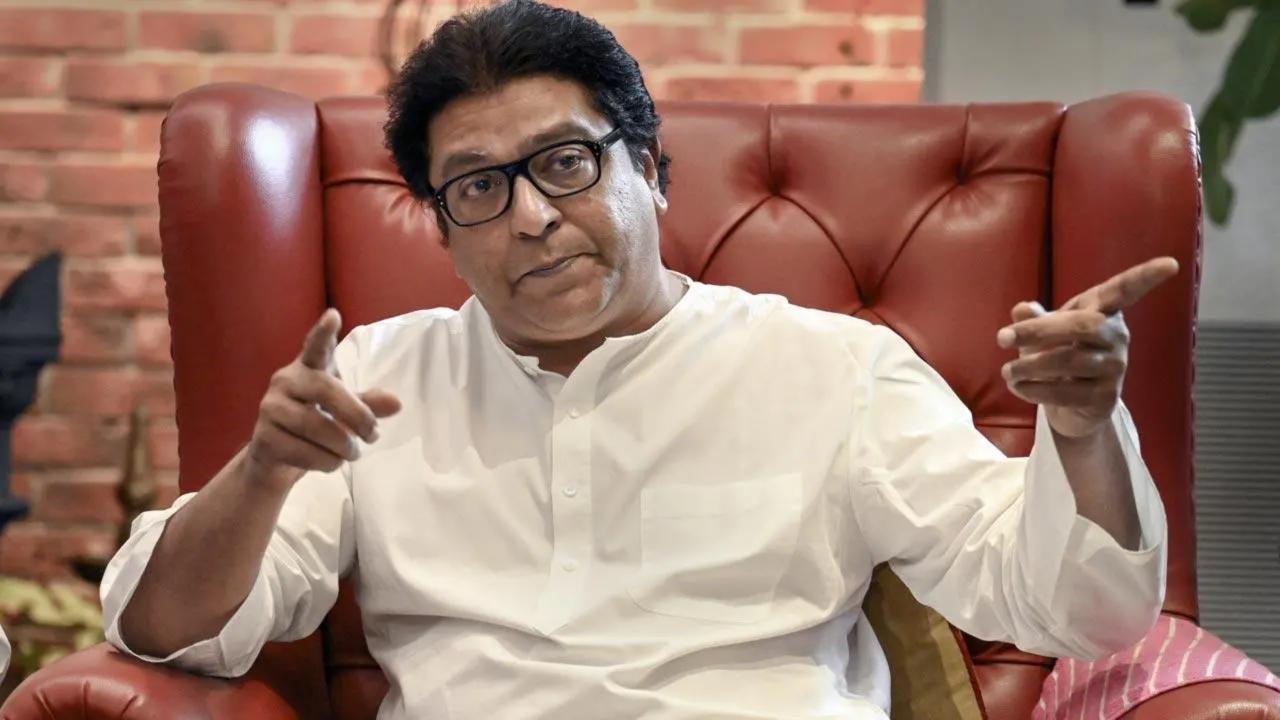 Mumbai: Rebel Shiv Sena MLA Sada Sarvankar visits Raj Thackeray