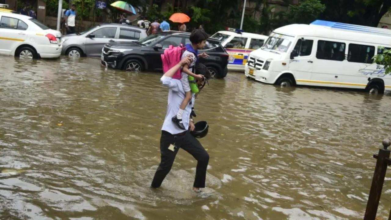 Maha CM asks authorities to remain on toes during monsoon and ensure no loss of life