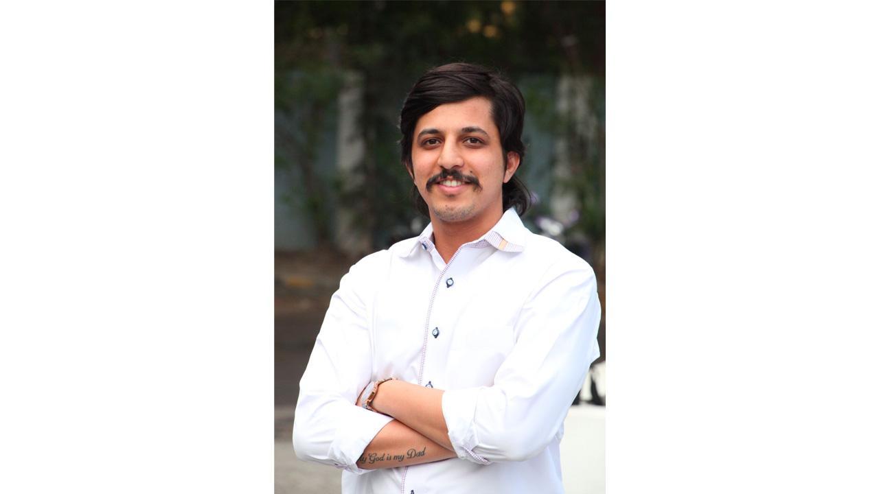 Social worker Karan Mankar is a people's man and here is the proof