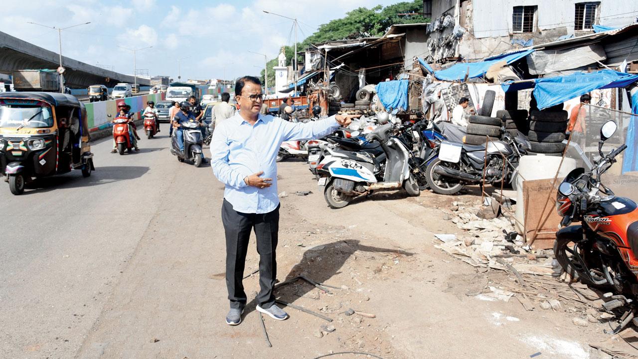 The sidewalk on the CST Road at Kurla has been completely taken over by scrap sellers. Pic/Sameer Markande