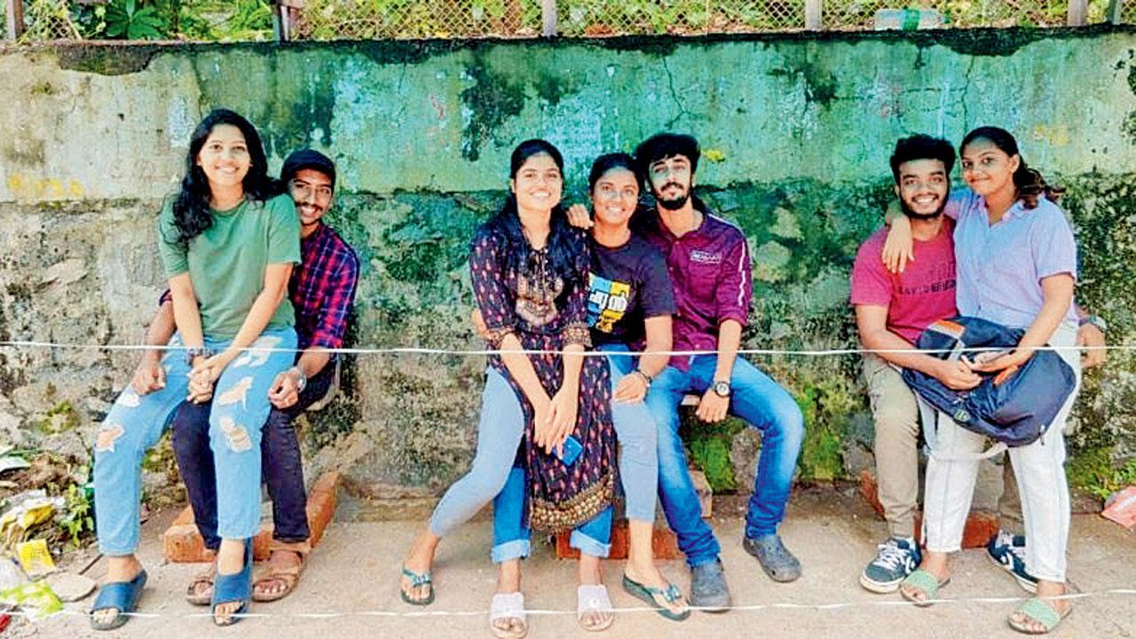 Kerala: Lapping up opportunity to shun moral policing at bus stand