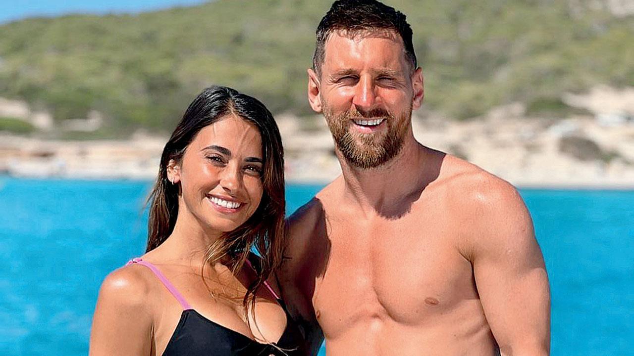 Lionel Messi, wife Antonela chill in Formentera photo
