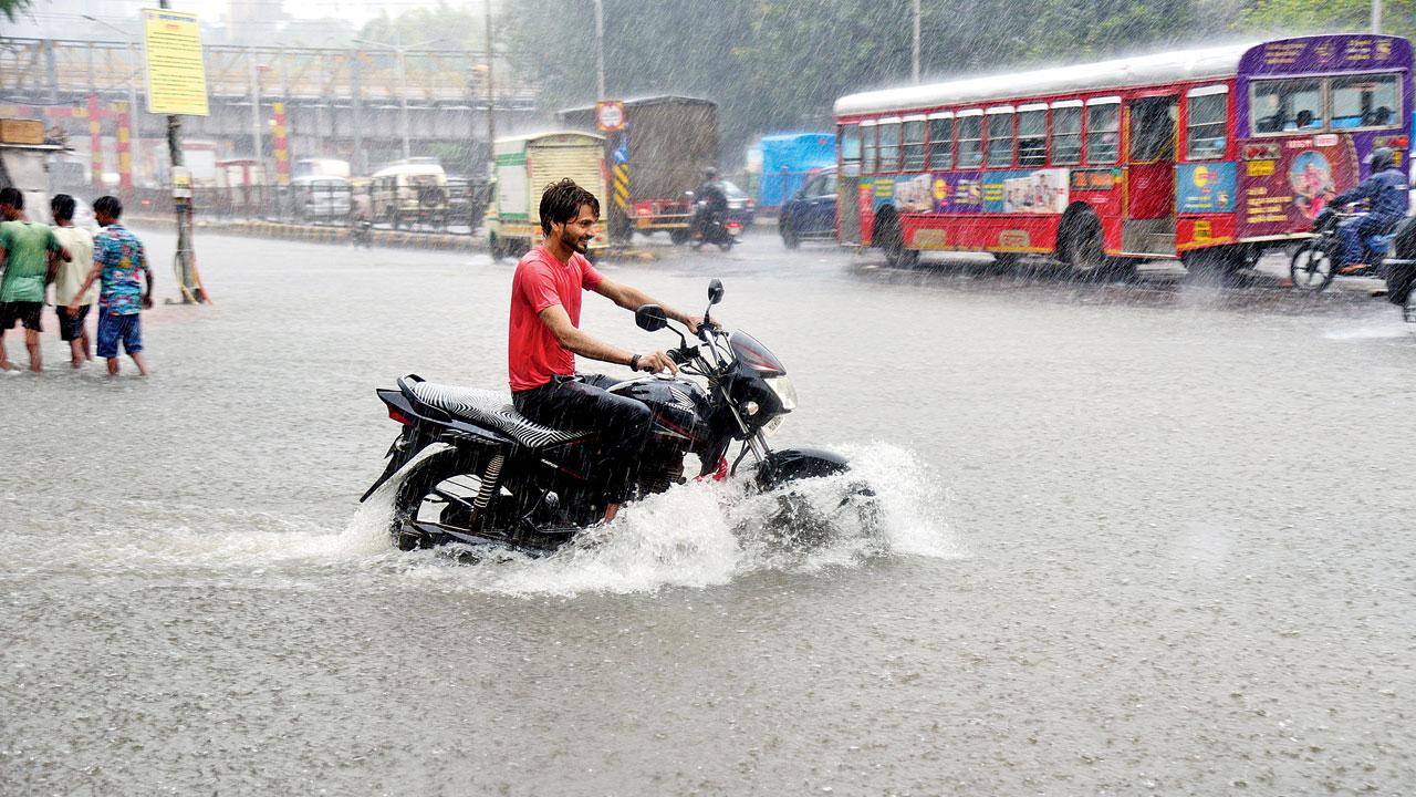 Waterlogging at King’s Circle on Tuesday. Pic/Pradeep Dhivar