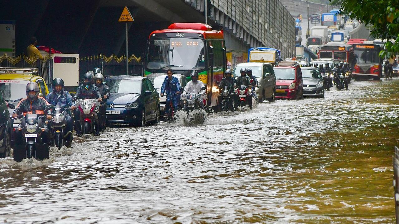Mumbai rains LIVE updates: BEST buses diverted on 5 routes due to waterlogging