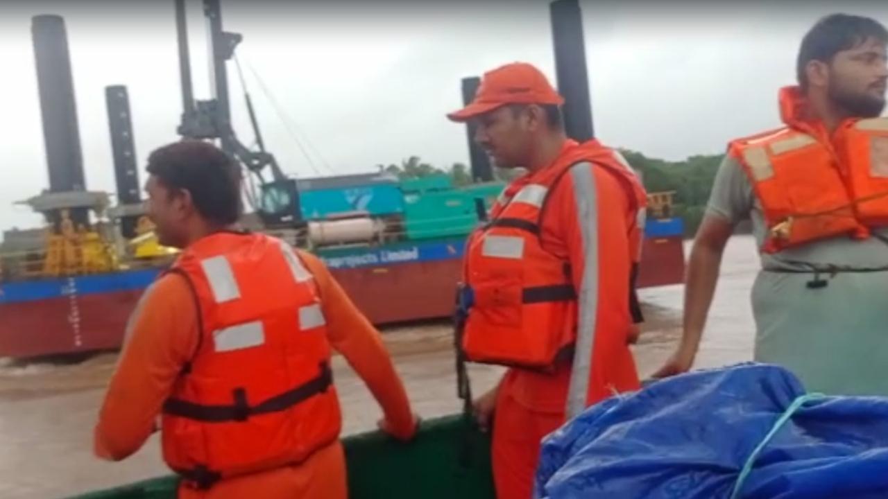 In another incident, 10 workers of a construction firm stranded in the swollen Vaitarna river were rescued by the NDRF on Thursday. Pic/NDRF