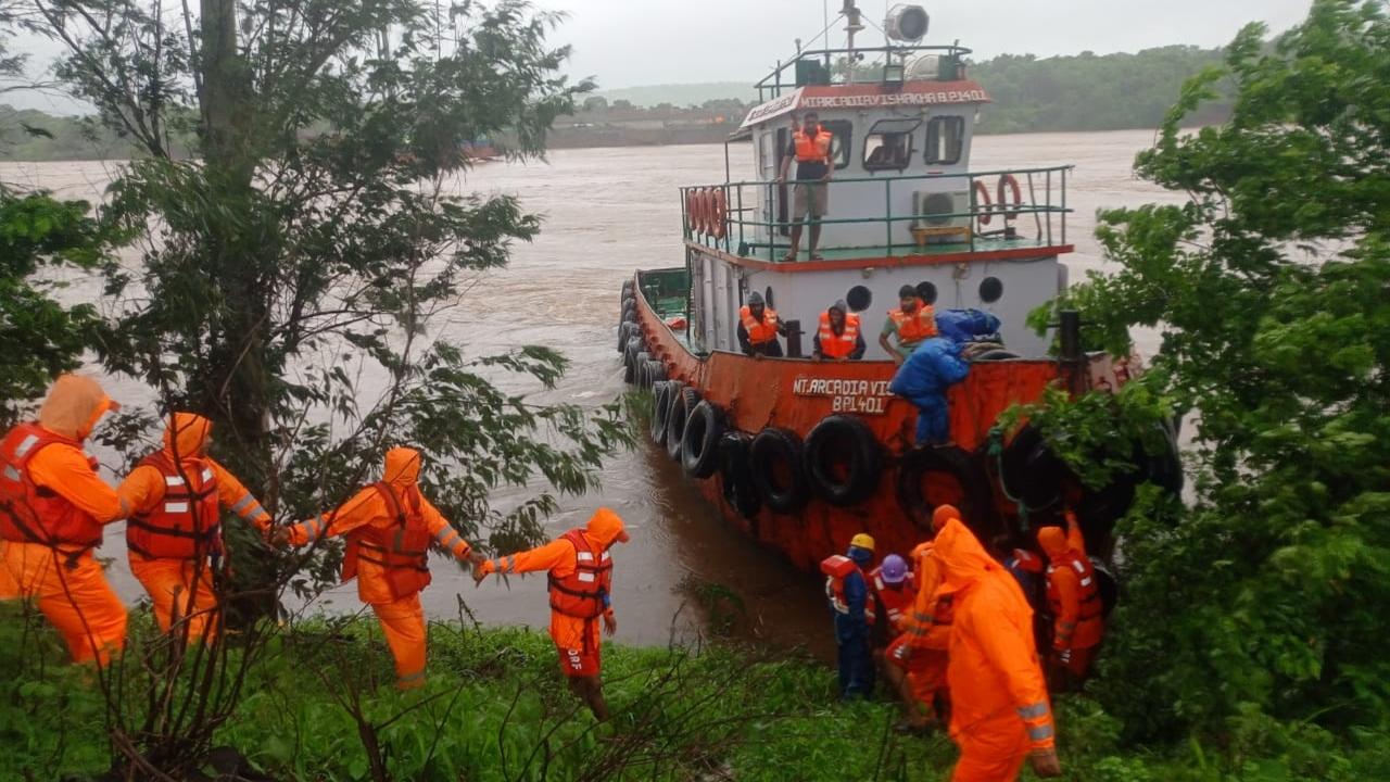 The workers who were engaged in construction of the Mumbai-Vadodara Expressway, had entered the river in a barge as part of their work, but got stuck at Bahadoli due to the rising water level on Wednesday following heavy rains in Palghar district, an official said. Pic/NDRF