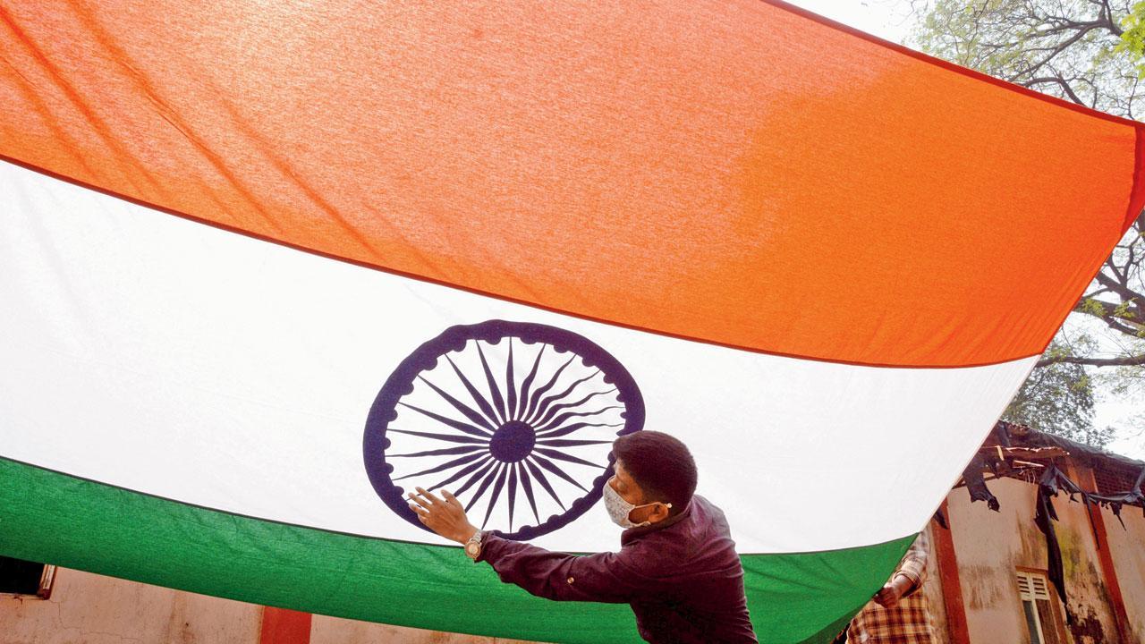 BMC to distribute 50 lakh national flags in Mumbai