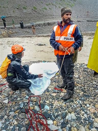 Police and other civil administration have launched a rescue operation as some langars were affected by the gushing waters. Pic/PTI