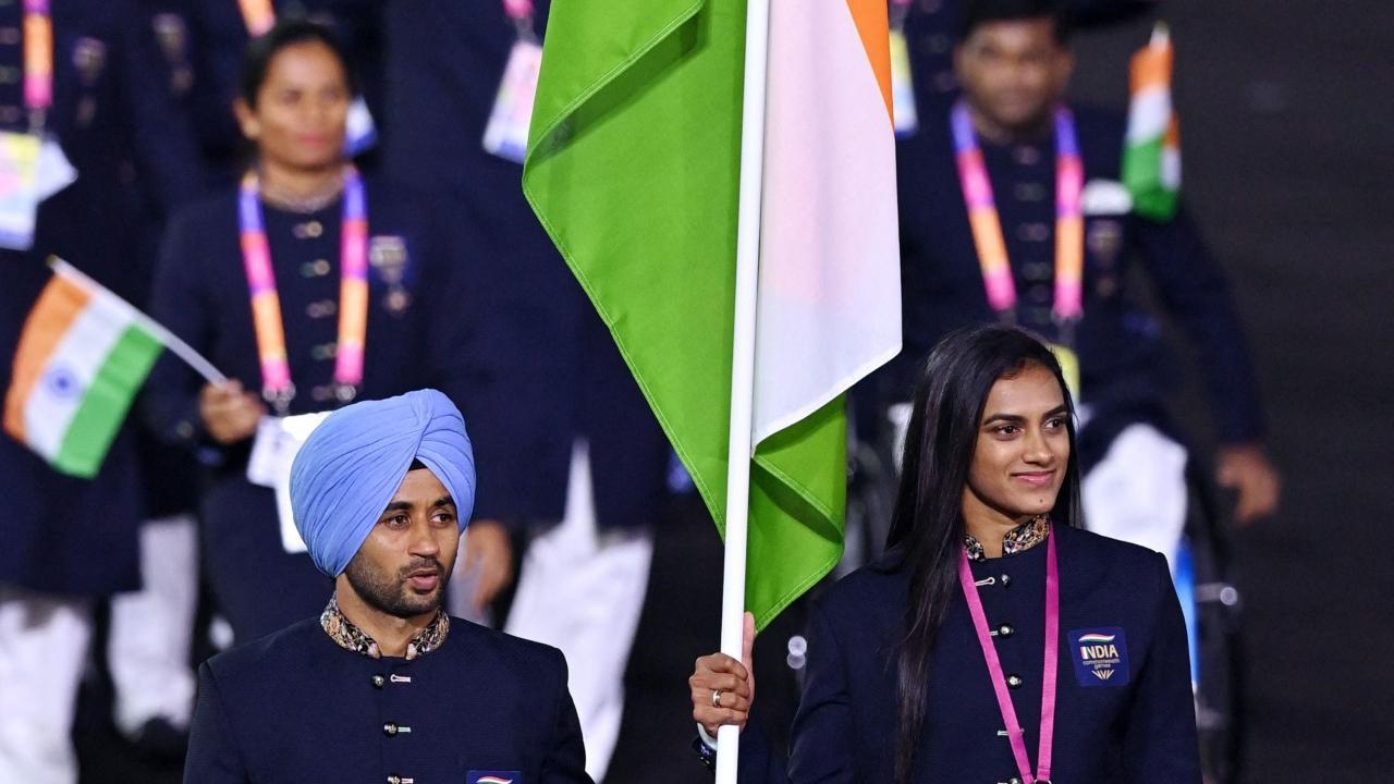 Watch: PV Sindhu proudly holds flag aloft as she leads Team India in the CWG 2022 opening ceremony