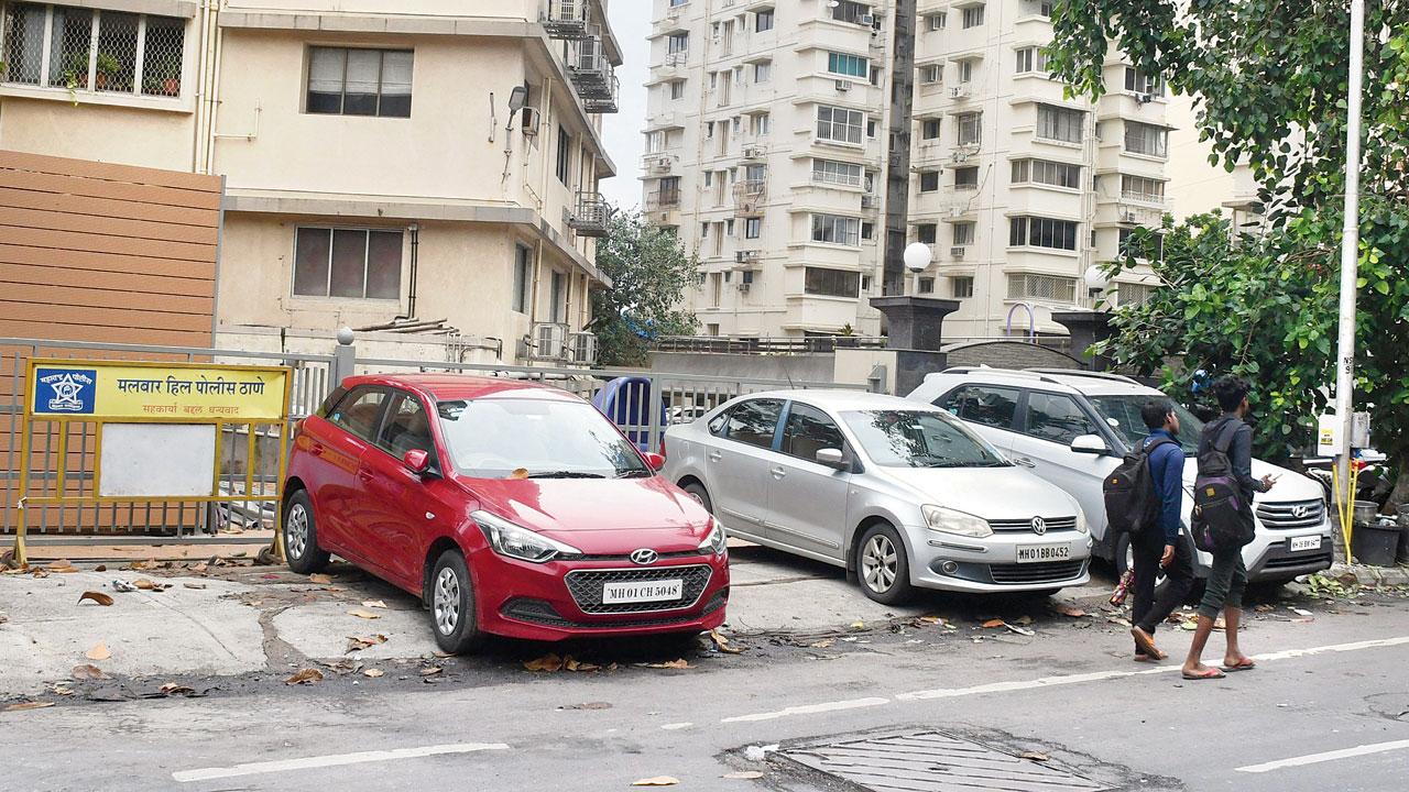 The upscale locality of Napean Sea Road is no guarantee for unobstructed walking space. Pic/Ashish Raje