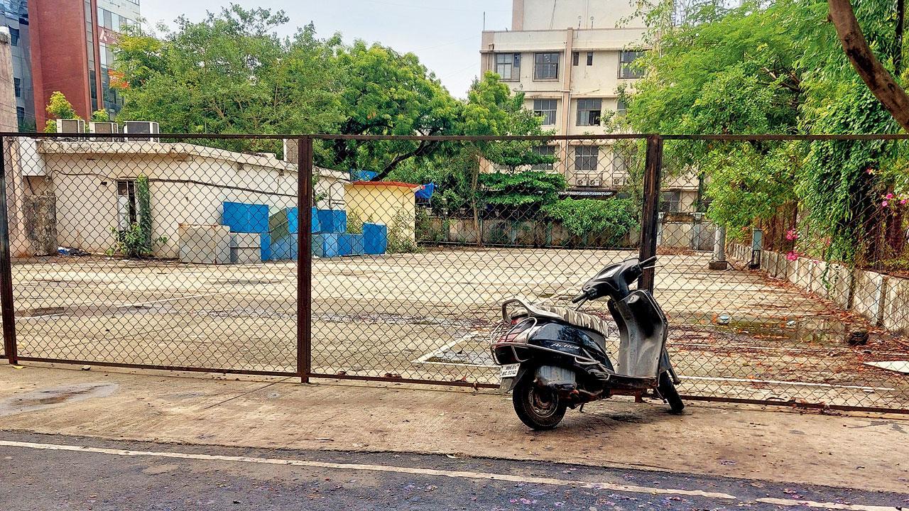 Mumbai: Pay ’n’ park on plot in Chembur irks members
