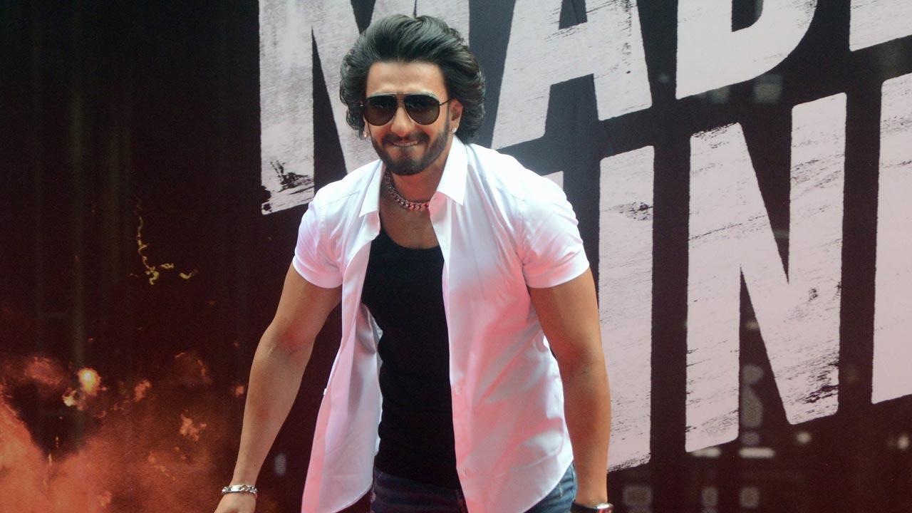 Ranveer Singh ditches his luxury car for an auto-rickshaw ride