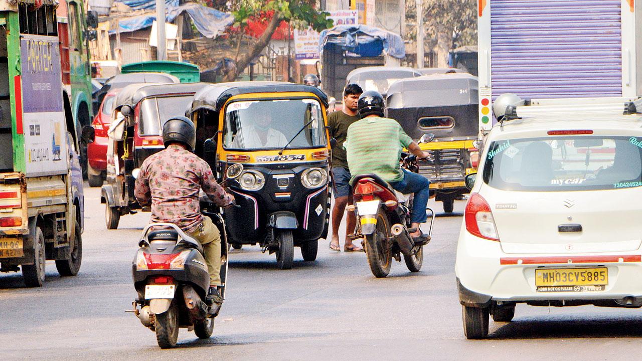 Riders and auto-rickshaw drivers ply on the wrong side, near Dahisar check naka. File pic/Satej Shinde