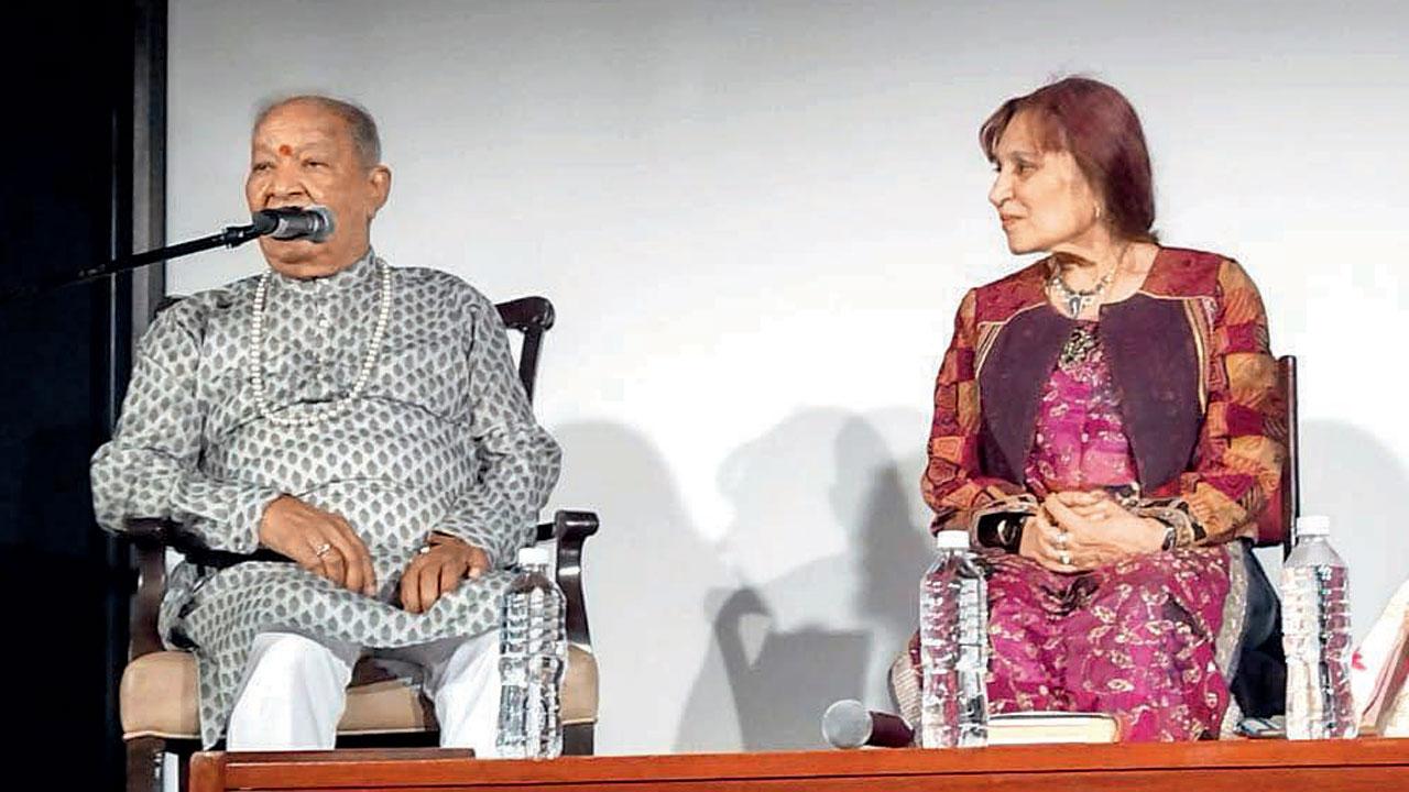 (From left) Pandit Hariprasad Chaurasia and Sathya Saran