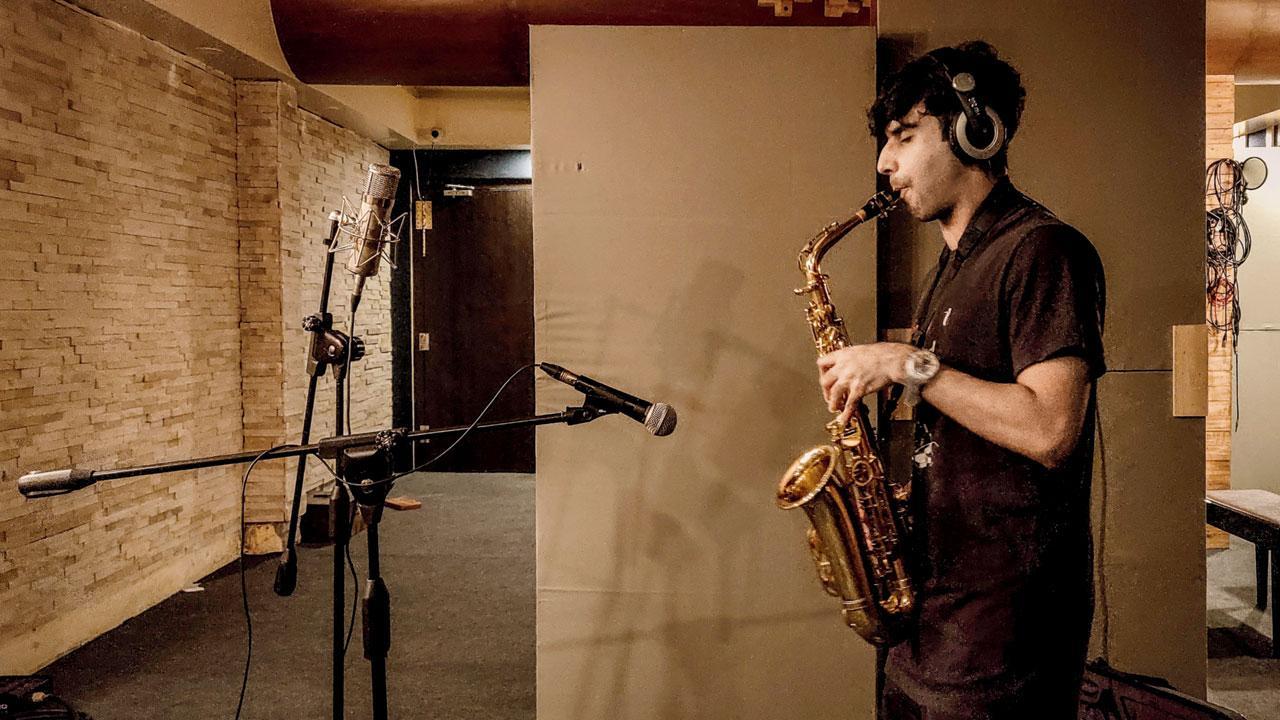 Playing a-live: An indie musician teams up with Second Sight to relive pre-pandemic performance high