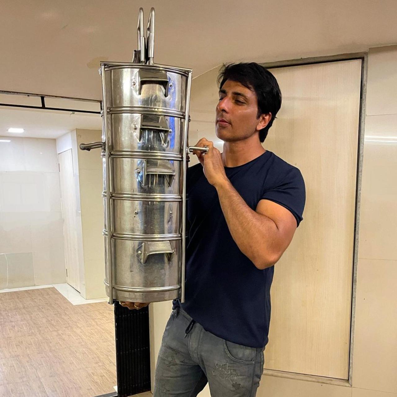 In 2021, Sood provided much-needed oxygen plants and cylinders for COVID-19 patients in India.  Sood and Kumar Vishwas have supported the Aao Gaon Bachayein (