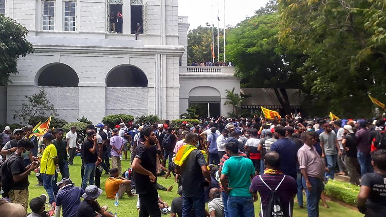 Hundreds of Sri Lankan protesters break into President's official residence