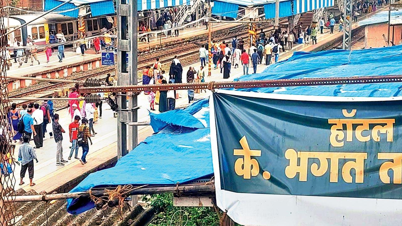 Mumbai: Roofless Masjid Bunder, Parel stations add to commuters’ woes this monsoon