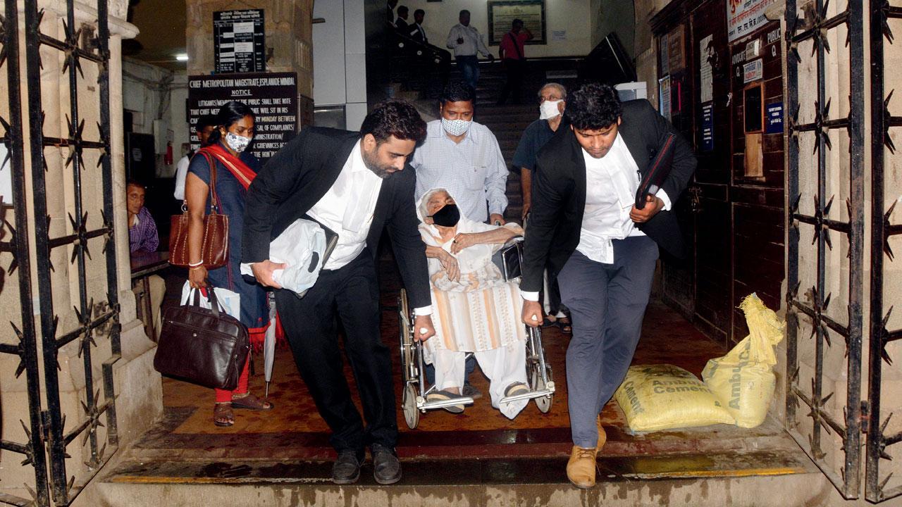 76-year-old woman can’t enter 103-year-old mom’s home: Court