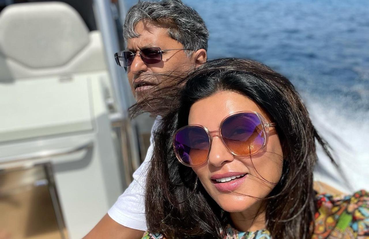 Lalit was previously married to Minal Sagrani, whom he married in October of 1991. They had two children together - son Ruchir and daughter Aliya. Modi is also a stepfather to Karima Sagrani, from Minal's first marriage. Unfortunately, Minal lost her life to cancer in 2018.