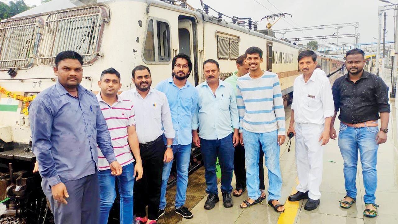 Maharashtra: Two Western Railway express trains to halt at Palghar again