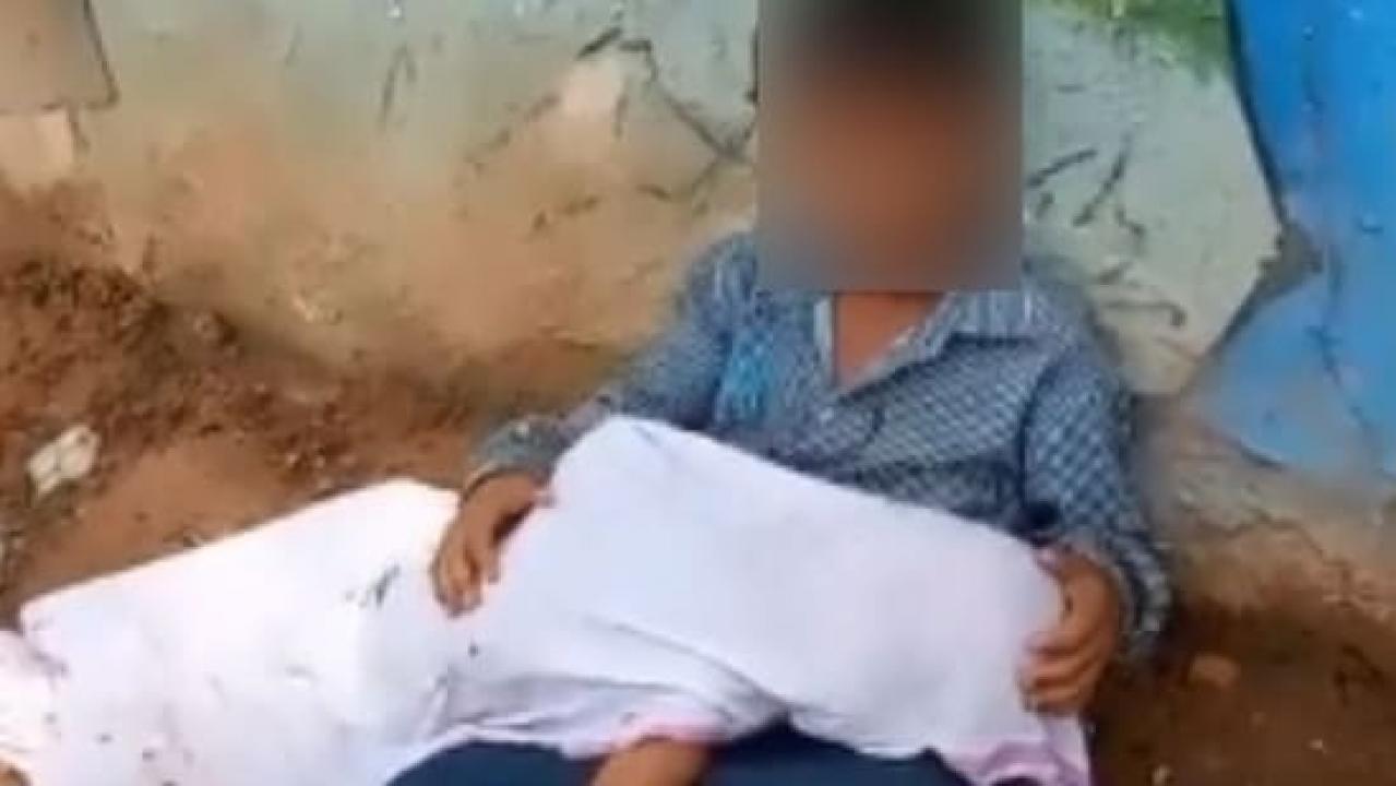 Madhya Pradesh: Eight-year-old boy sits with brother's body in lap outside hospital as father looks for ambulance