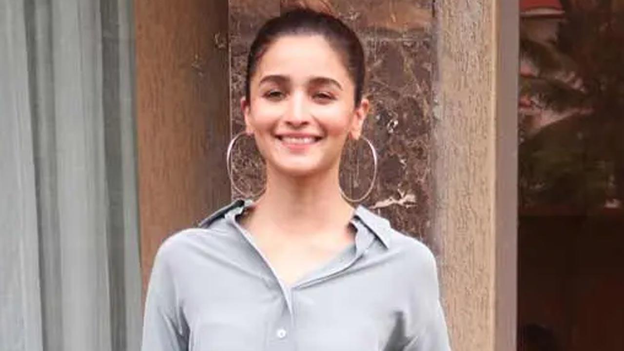 Alia Bhatt flaunts her baby bump on 'House of Stone' sets