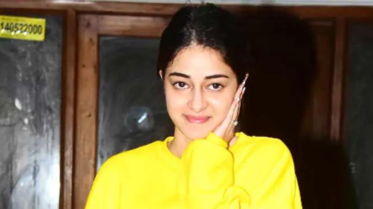 Ananya Panday enjoys perfect Sunday night, says 'coffee, cake and a delicious read'