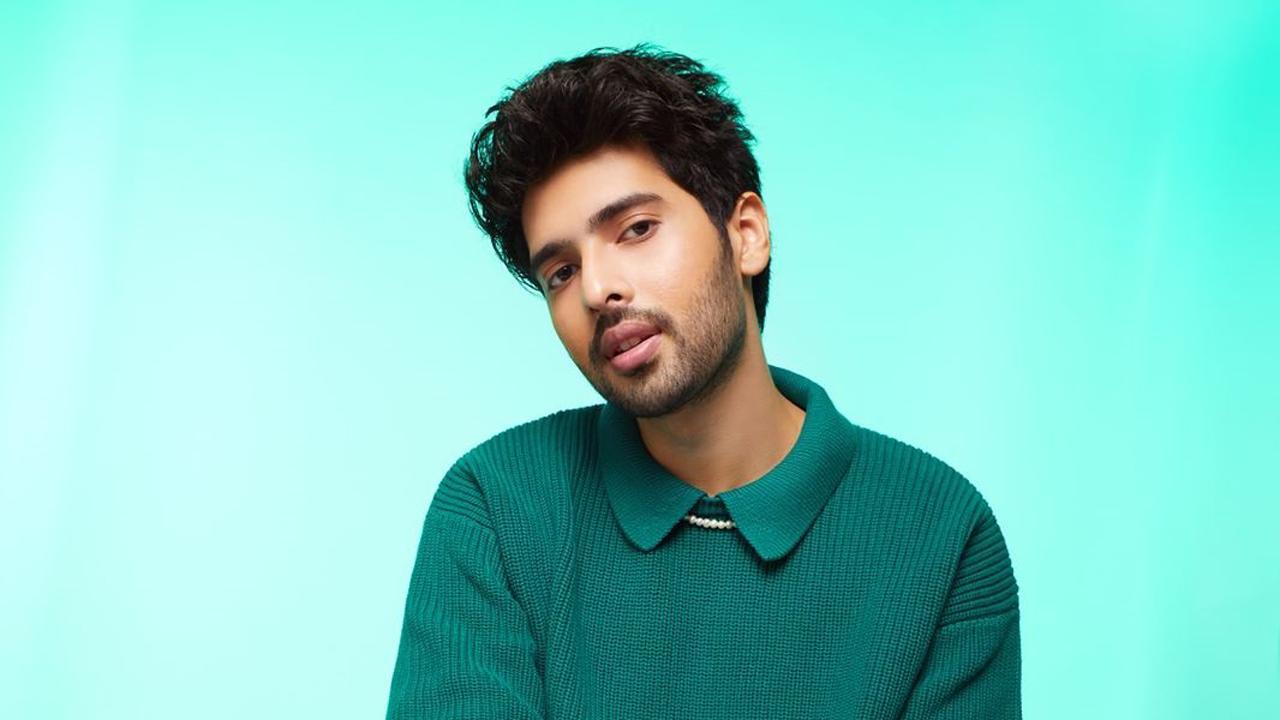 Armaan Malik Nude Porn Pics Showing His Cock - Birthday special! Armaan Malik: My perfect date would be on the beach with a  picnic basket