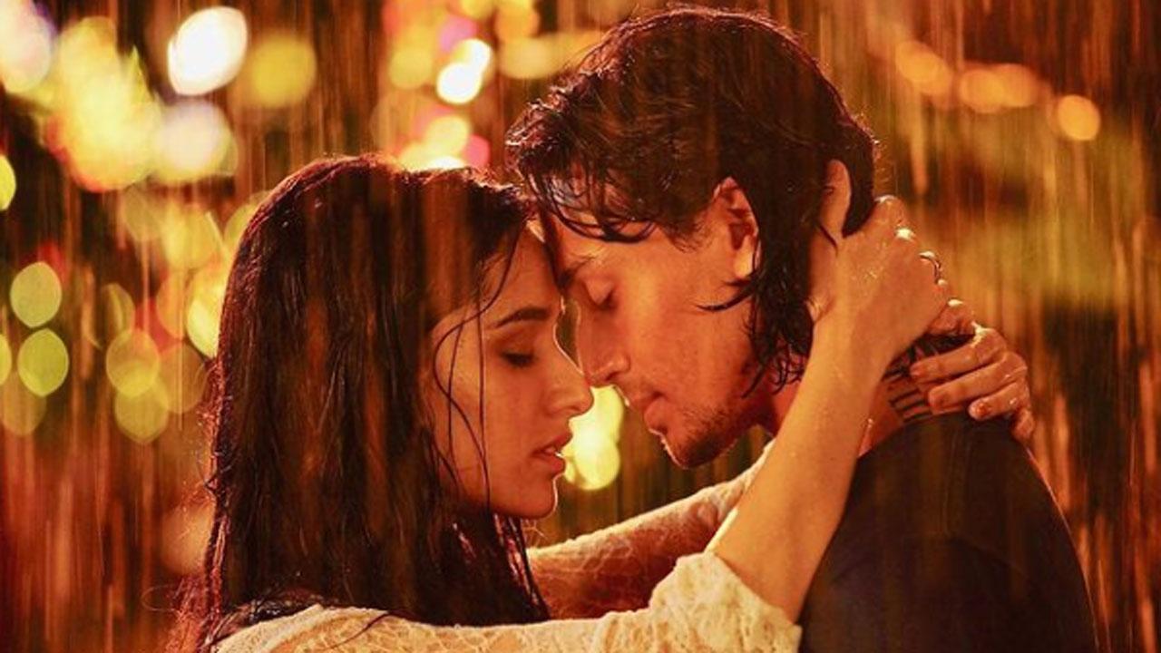 Cham Cham
Shraddha Kapoor and monsoon seems to be a match made in heaven. Here, she bumps into the hero every time it pours. And at a key moment in the film, she breaks into an impromptu dance with the hero. The hero is Tiger Shroff