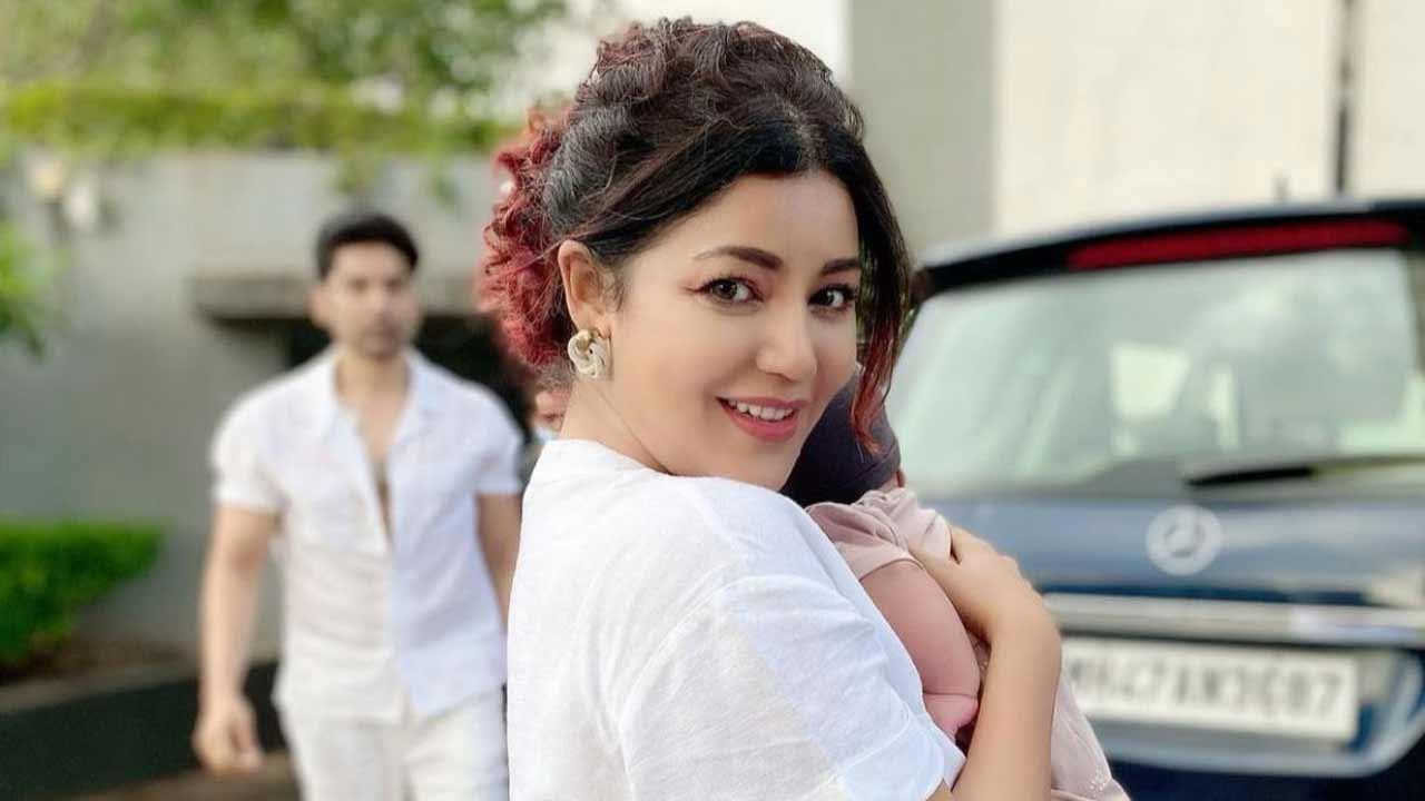 Watch Video: Debina Bonnerjee hops on to new social media trend; proves she's a doting mom