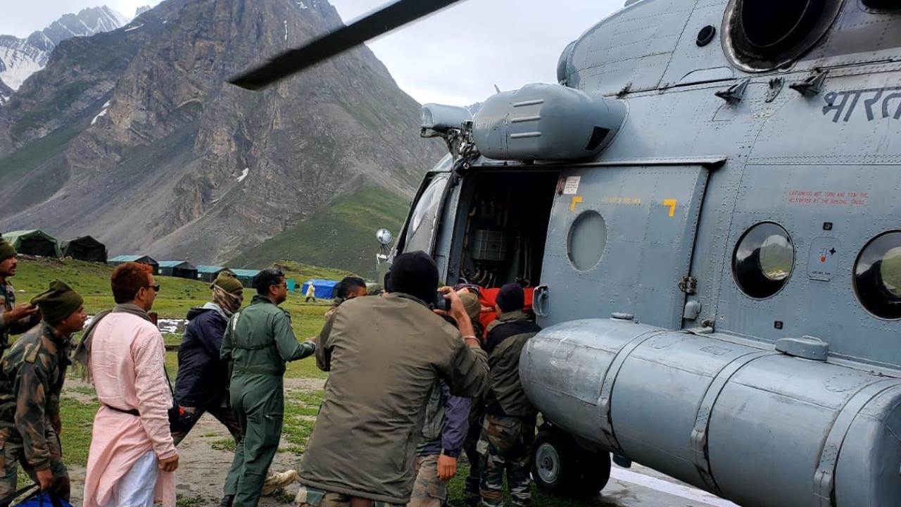 11 injured pilgrims were air lifted by Army choppers and shifted to Nilgrar helipad from the Amarnath cave, the statement said. Pic/ Defence PRO
