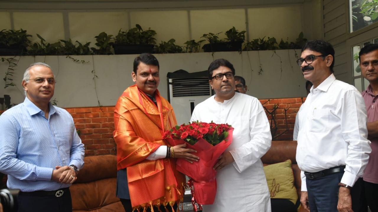 Mumbai: Maharashtra Dy CM Devendra Fadnavis meets MNS chief Raj Thackeray