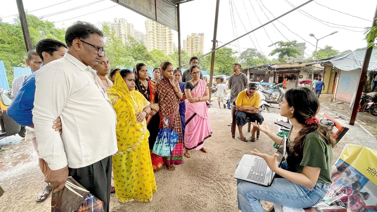 A community meeting held by Aamchi at Krishnanagar in Thane