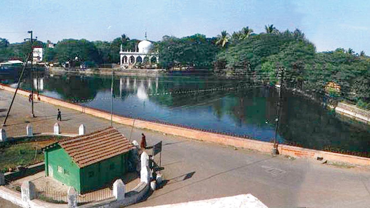 A picture taken 20 years ago shows Panvel’s Devale talav and the two dargahs that guard its perimeter