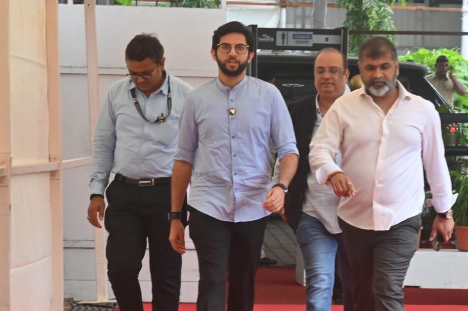 Shiv Sena leader Aaditya Thackeray on Sunday targeted the Eknath Shinde-led government on the stringent security arrangements in place for rebel Shiv Sena MLAs as they entered the Vidhan Bhavan premises from a nearby luxury hotel. Pic/Sameer Abedi