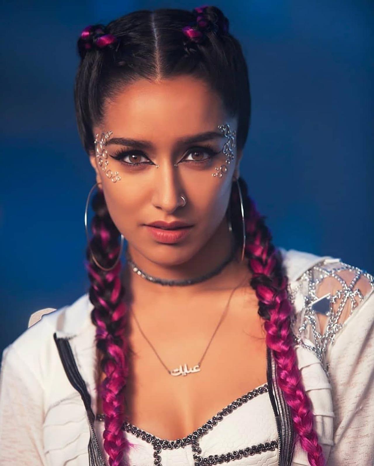 Shraddha Kapoor has always been very particular about her looks each time she steps out. In this picture, her eye makeup and fluorescent pink braid look from Street Dancer 3 totally gave us a sexy street style look to die for! 