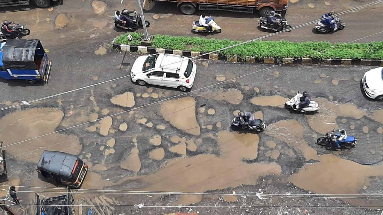 Thane: 26-year-old man crushed to death by bus after his two-wheeler hits pothole in Dombivali-Kalyan area