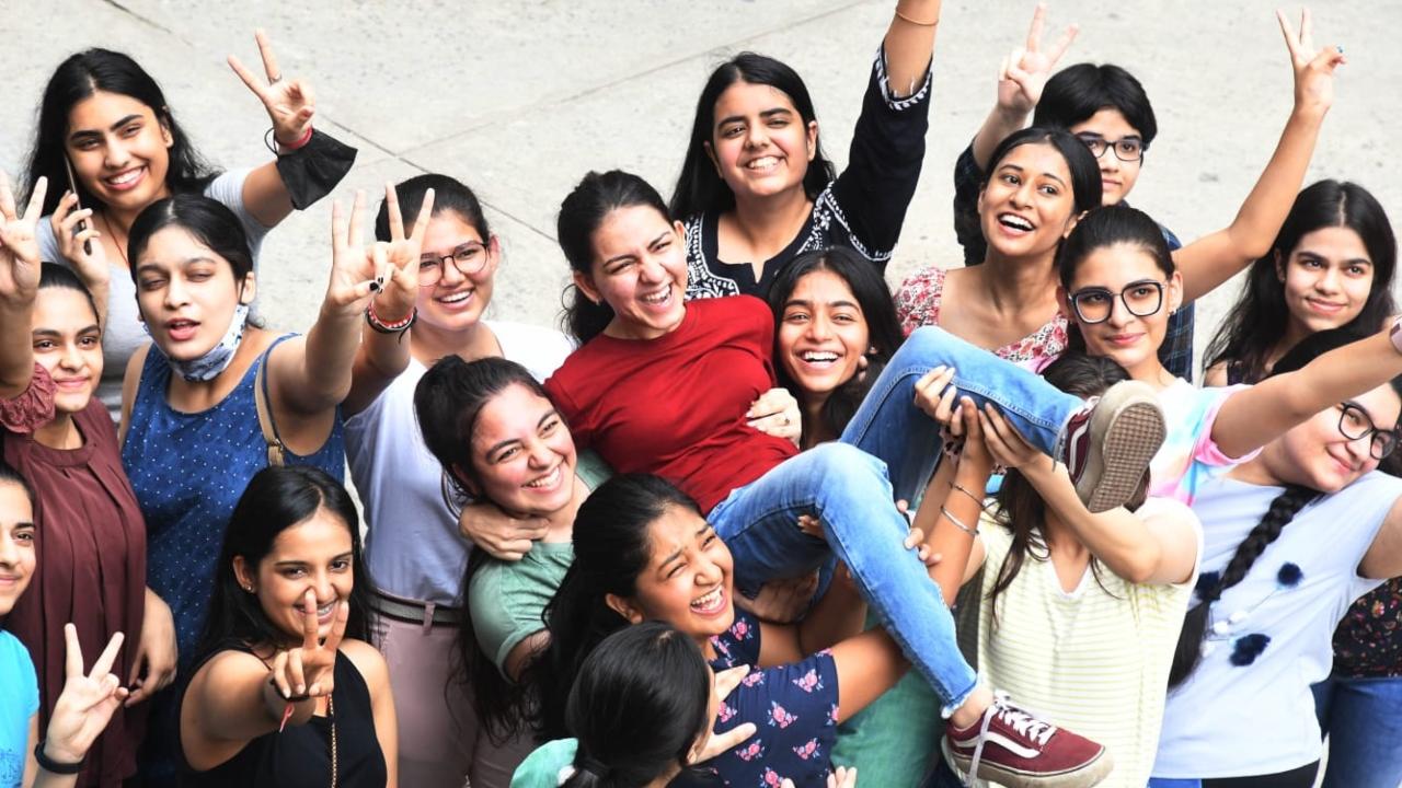 The results for the 2022 examination for classes 10 and 12 were announced on Friday. While 92.7 per cent of students cleared the Class 12 exam, 94.40 per cent passed the Class 10 exam. Pic/Pallav Paliwal