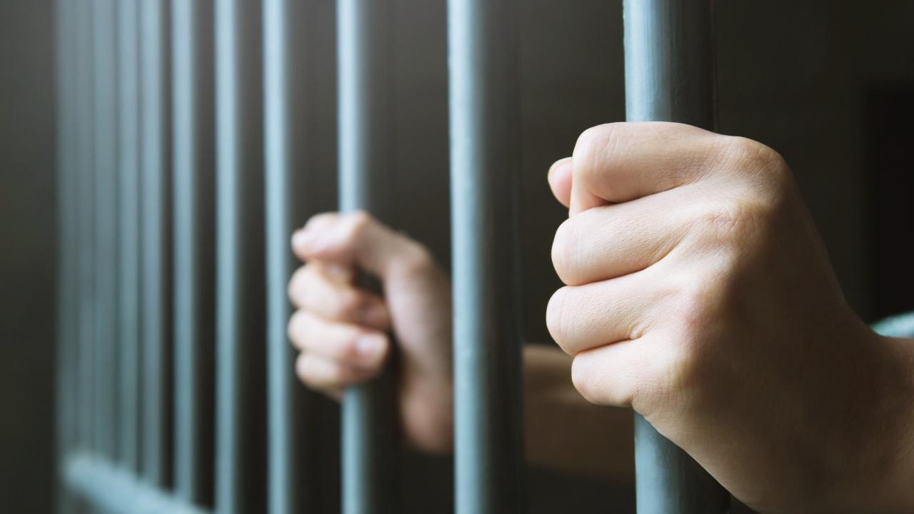 Thane: 29-year-old man lodged in lock-up tries to commit suicide, booked