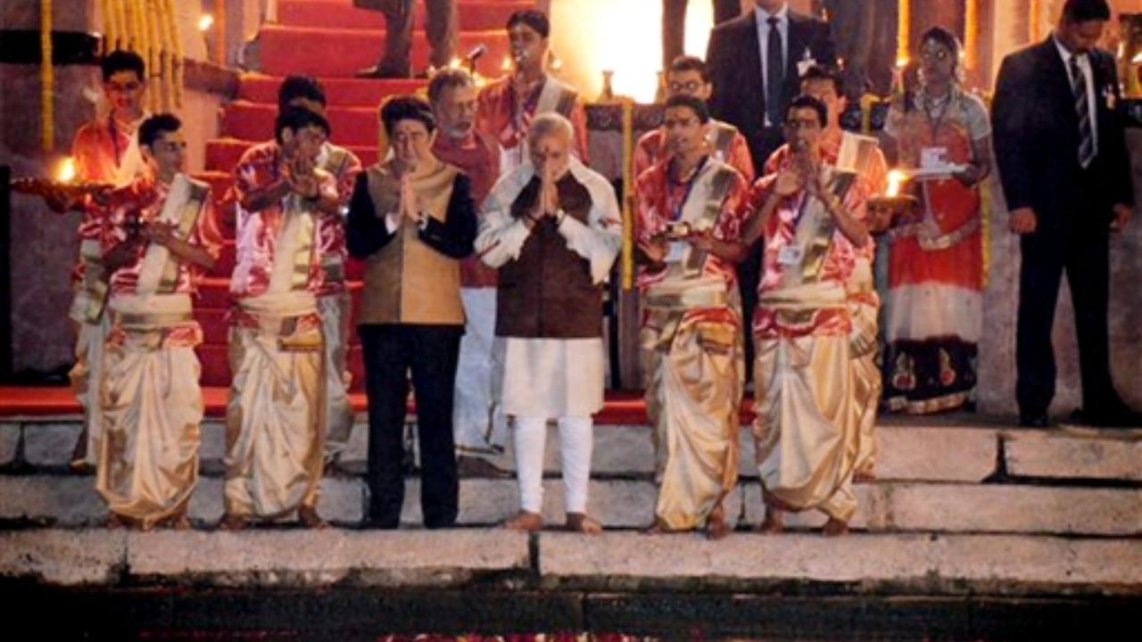 Prime Minister Narendra Modi with then Japan PM Shinzo Abe witnessed the 'Ganga aarti' at Dasashwamedh Ghat in Varanasi. The former PM Shinzo Abe has died after being shot during a campaign speech. Pic/PTI