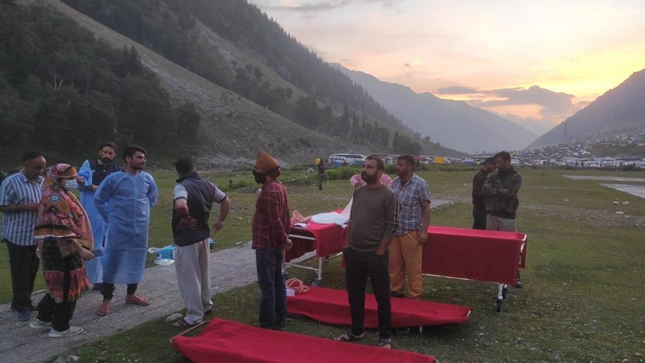 The home minister Amit Shah also had a word with the Lieutenant Governor of Jammu and Kashmir, Manoj Sinha and said the rescue was underway. Pic/Pallav Paliwal